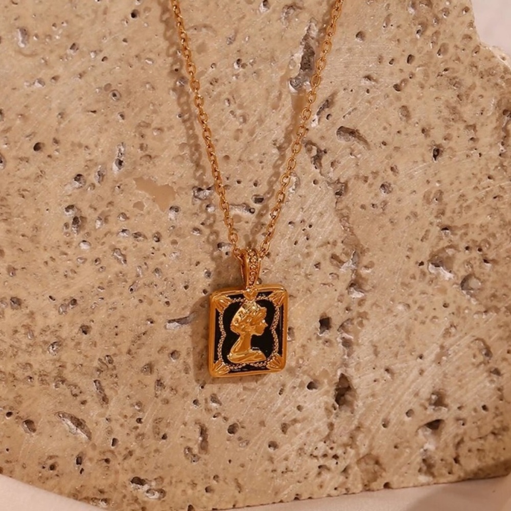 NEW ELIZABETH 18K GOLD PENDANT NECKLACE, NICE NECKLACE, CUTE NECKLACE - Picture 3 of 6